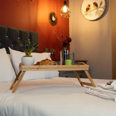 Pass The Keys Amazing, Newly Renovated 5bedroom House Sleeps 10 * Scarborough