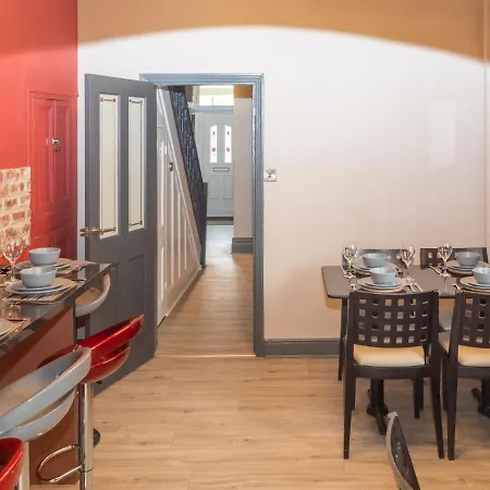 Pass The Keys Amazing, Newly Renovated 5bedroom House Sleeps 10 *