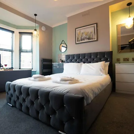 Pass The Keys Amazing, Newly Renovated 5bedroom House Sleeps 10 *