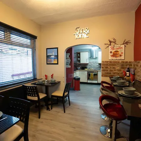 Holiday home Pass The Keys Amazing, Newly Renovated 5bedroom House Sleeps 10