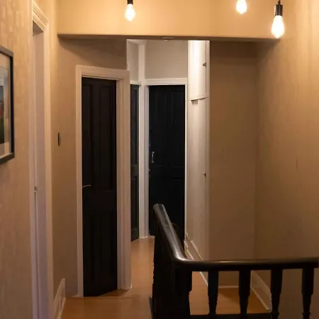 Pass The Keys Amazing, Newly Renovated 5bedroom House Sleeps 10 別荘